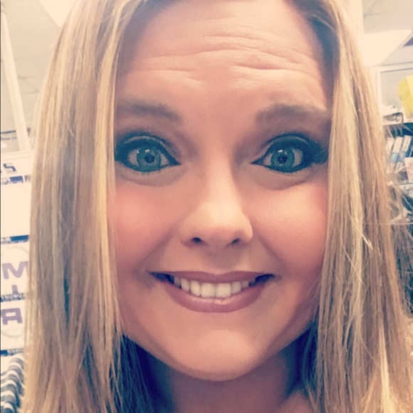 Meet your Posher, Valerie - Picture 1 of 3